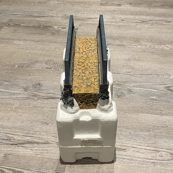 1998 Department 56 Village Stone Trestle Bridge - Picture 5 of 5